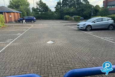 Rose Parking Meet&Greet T2 and T3 - London, Heathrow Airport 3