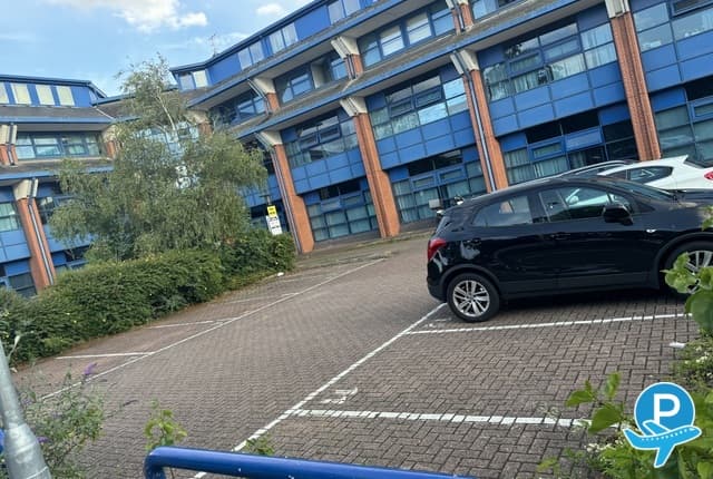 Rose Parking Meet&Greet T2 and T3 - London, Heathrow Airport 2